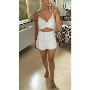 Superdown white romper! 🤍